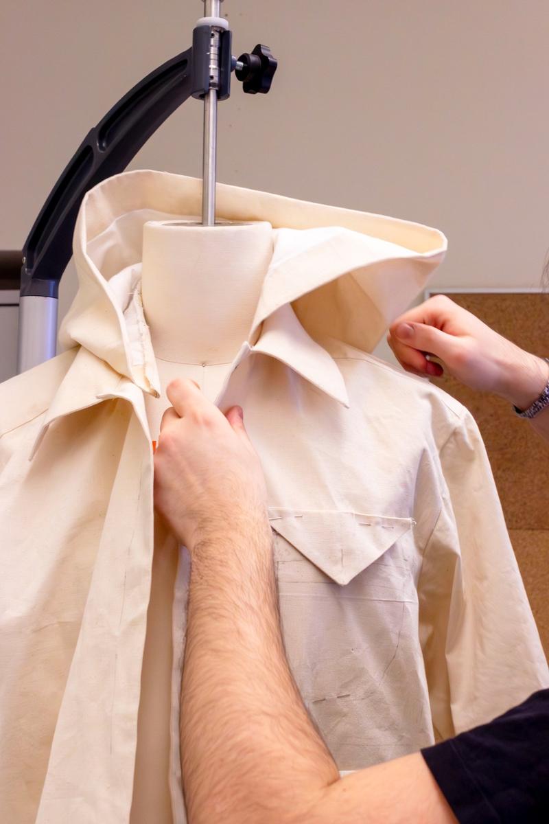 Drappeggio tela su manichino